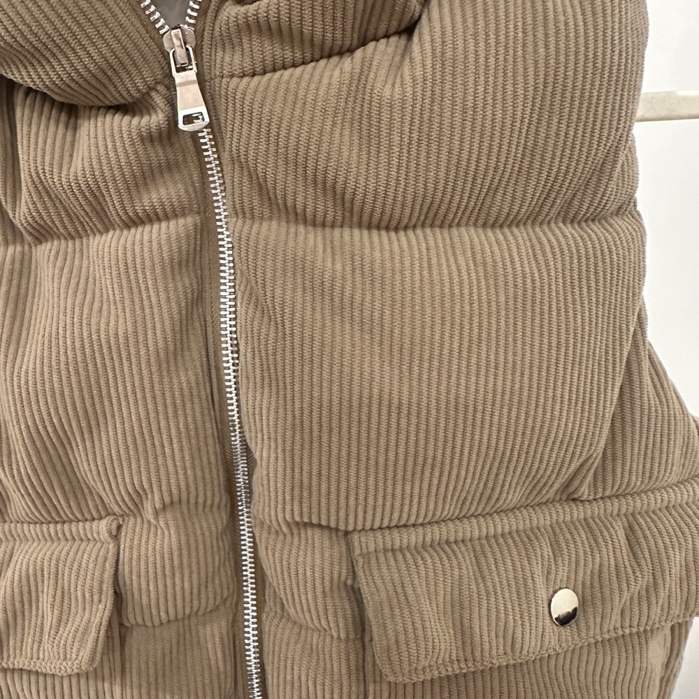 Iris Taupe Corduroy Hooded Puffer Vest Size L, best for M - Picture 4 of 7